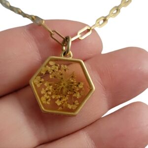 Suczch Queen Anne Lace Necklace